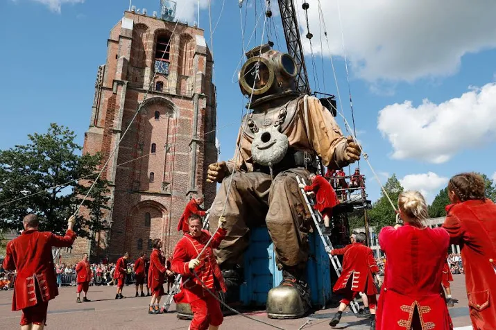95 000 mensen bekijken reuzen in leeuwarden