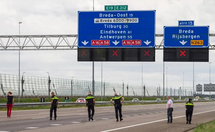 a16 bij dordrecht dicht wegens politieactie