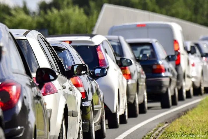 a16 tussen breda en belgie dicht vanwege brandende vrachtwagen