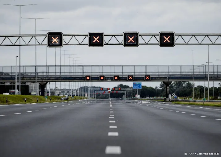 a27 richting utrecht dicht na ongeval met meerdere voertuigen