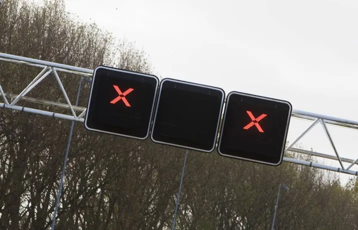 a50 deels dicht door ongeluk met zes autos