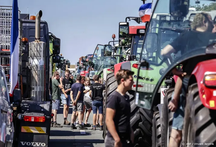 a67 richting venlo dicht door actie van boeren