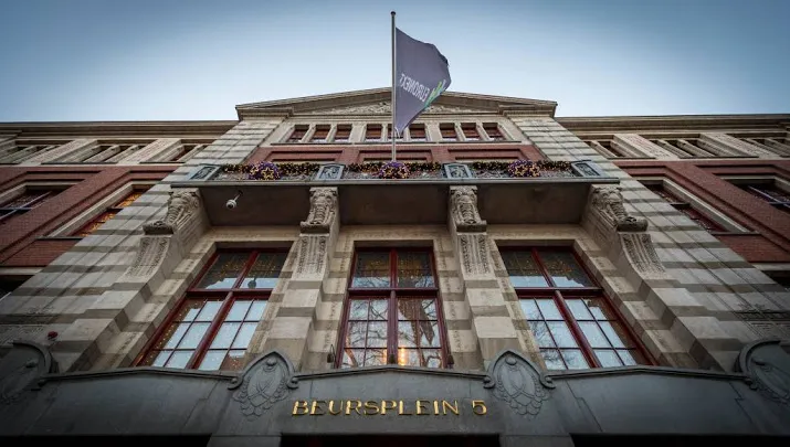 aandacht voor heineken en vopak op damrak