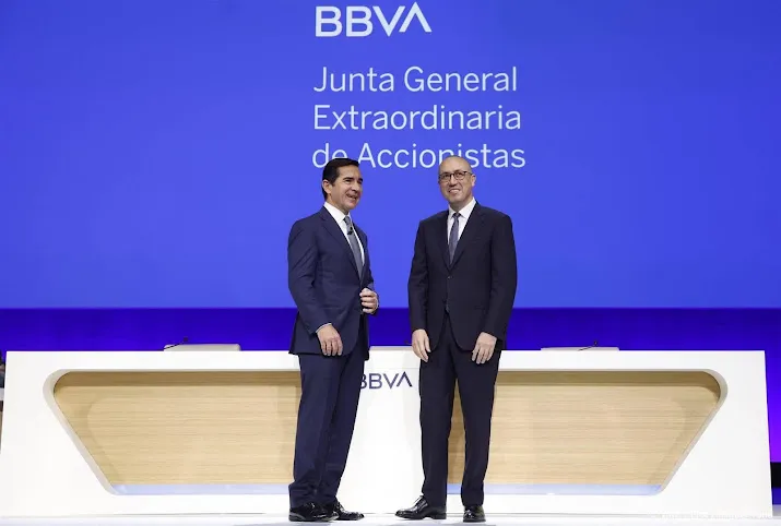 aandeelhouders bbva akkoord met vijandig bod spaanse bank sabadell