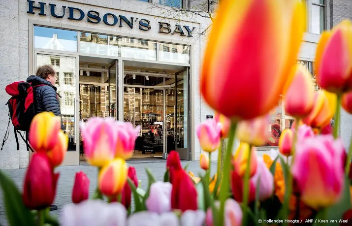 aandeelhouders halen hudsons bay van beurs