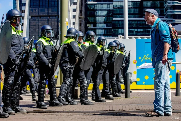 aangehouden betogers tegen coronamaatregelen weer vrij