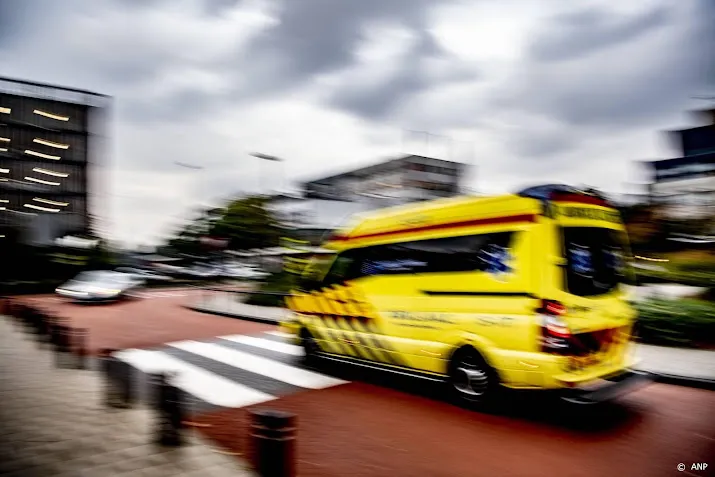 aangereden fietser amsterdam in kritieke toestand in ziekenhuis