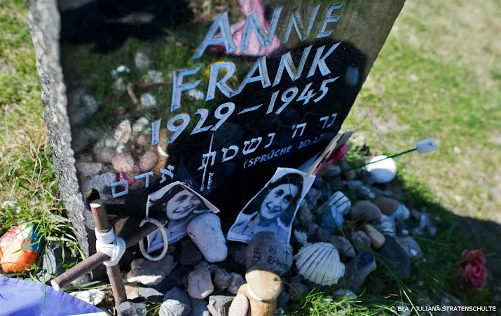 aangifte anne frank stichting om projectie op anne frank huis