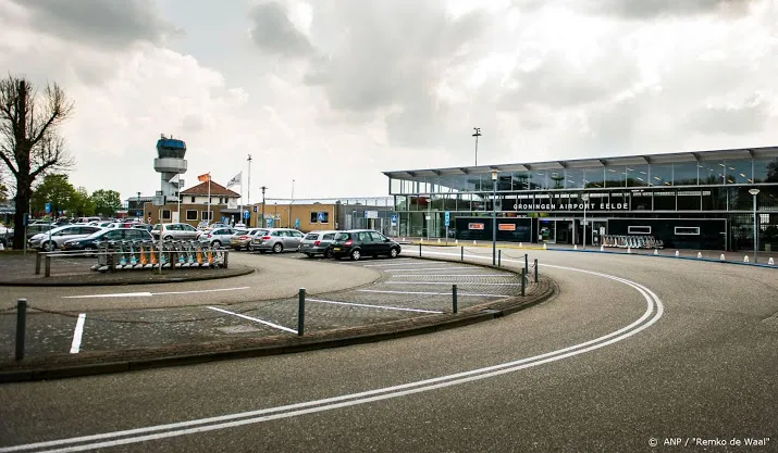 aangifte door groningen airport eelde om trekkers op landingsbaan