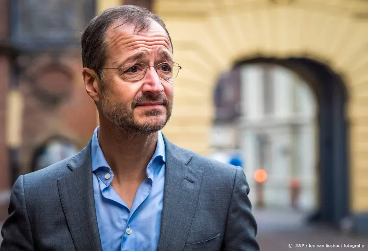 aangifte tegen vijf oud bewindslieden in toeslagenaffaire