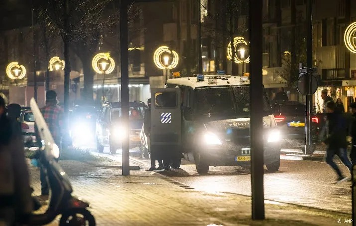 aanhouding in ijmuiden en gebiedsverboden in hilversum na protest