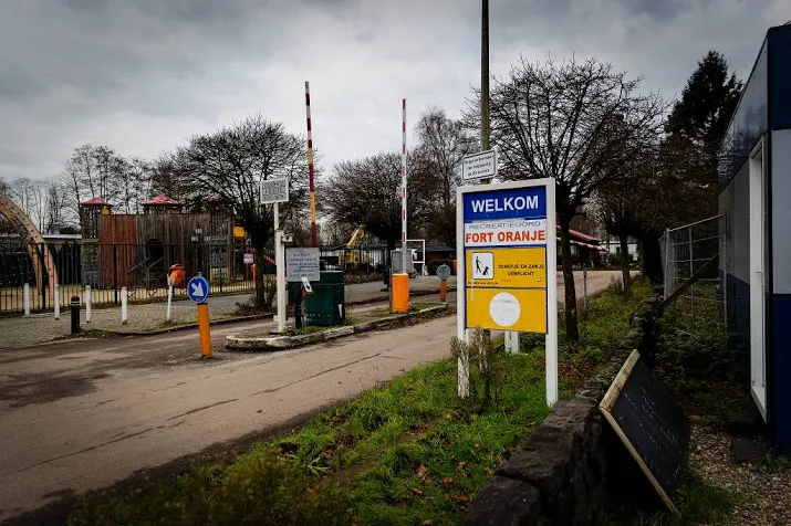 aanhoudingen bij ontruiming fort oranje
