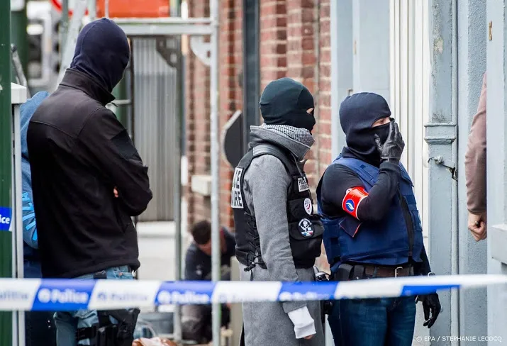 aanhoudingen in amsterdam om aanslagen parijs