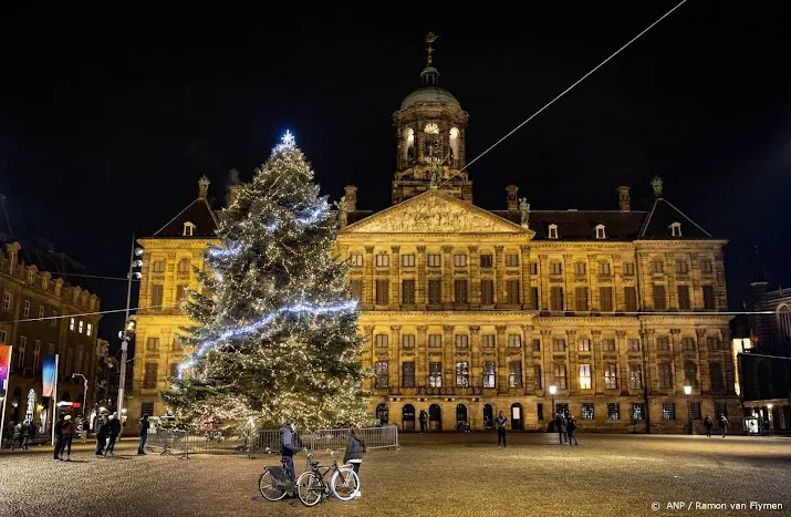 aanhoudingen op drukke dam politie neemt vuurwerk in beslag