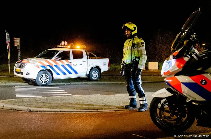 aanhoudingen tijdens roerige avond in duindorp