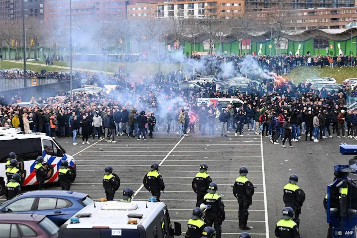 aanhoudingen voorafgaand aan wedstrijd feyenoord ajax
