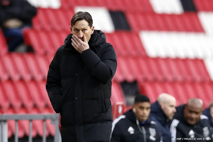 aanklager laat uitspraken psv trainer schmidt onbestraft