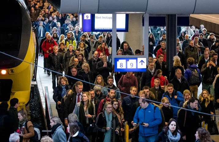 aanrijding op spoor den haag uren vertraging