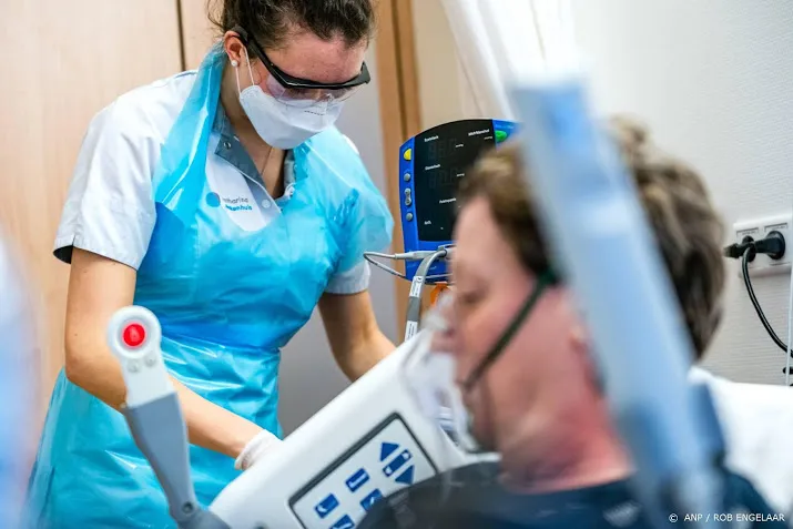 aantal coronapatienten in ziekenhuizen daalt verder