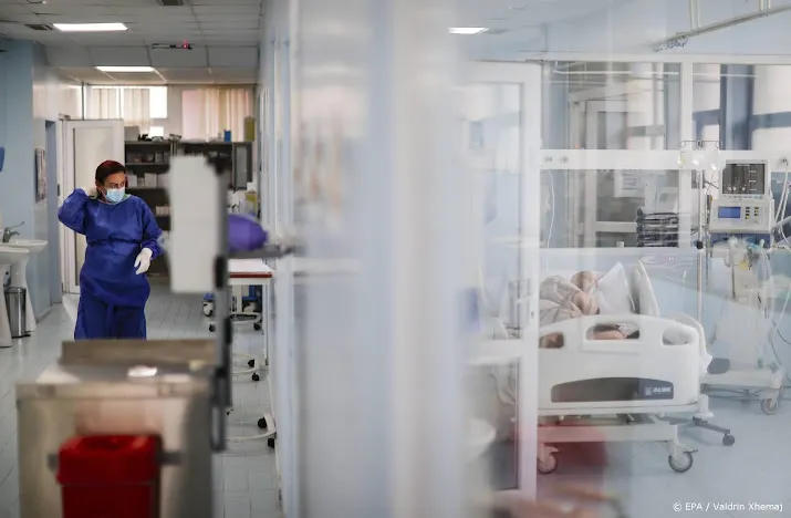 aantal coronapatienten in ziekenhuizen heel licht gestegen