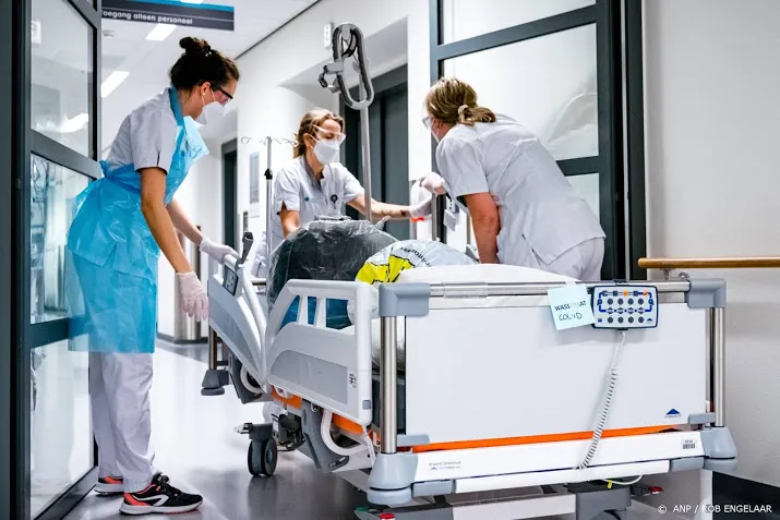 aantal coronapatienten in ziekenhuizen maakt pas op de plaats