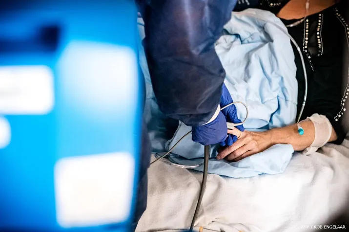 aantal coronapatienten in ziekenhuizen stijgt gestaag door
