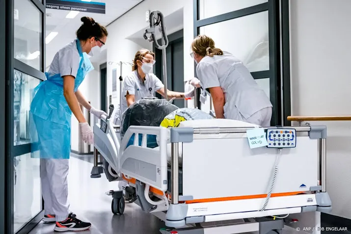 aantal coronapatienten in ziekenhuizen stijgt met 135