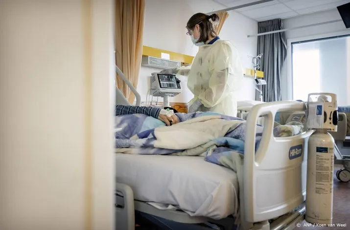 aantal coronapatienten in ziekenhuizen vrijwel stabiel