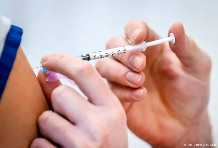 aantal gevaccineerde nederlanders stijgt tot ruim 200 000
