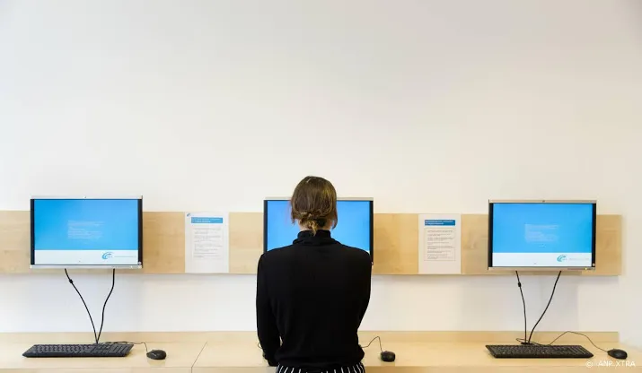 aantal werklozen daalt met 50 000 sterkste daling sinds 2003