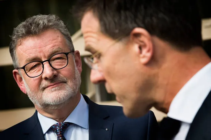 aardbevingsburgemeester loppersum vertrekt
