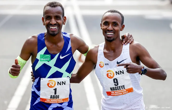 abdi offert zich op en helpt boezemvriend nageeye aan zege