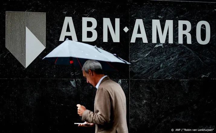 abn amro duikt voor honderden miljoenen euros in het rood