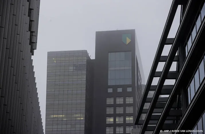 abn amro verkoopt hoofdkantoor op zuidas voor 765 miljoen euro