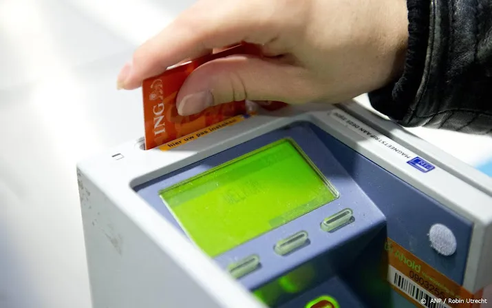 abn amro winkeliers geplaagd door lage koopkracht en hoge kosten