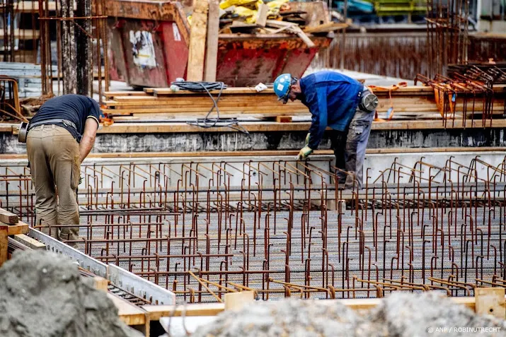 abn amro ziet bouw in 2025 iets aantrekken na krimp dit jaar