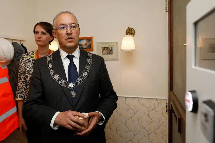aboutaleb brengt weer dichtbundel uit
