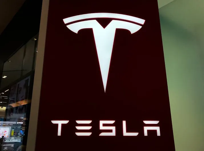 accountant tesla vertrekt al na maand