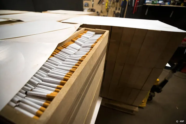acht arrestaties in illegale sigarettenfabriek