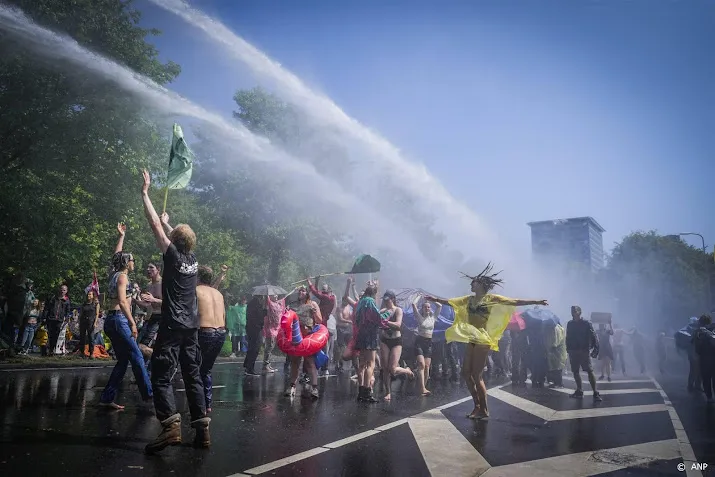 acht klimaatactivisten verdacht van opruiing voor de rechter