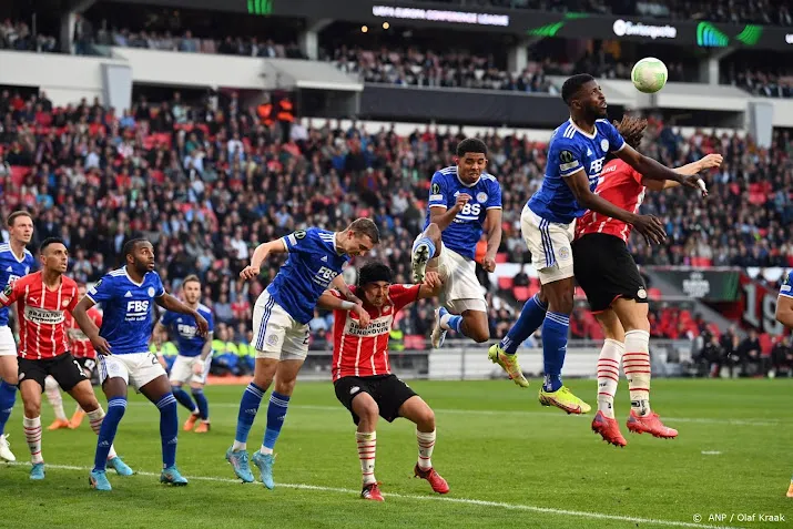 acht mensen aangehouden rond psv leicester city