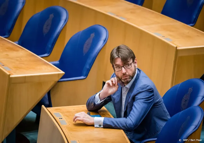 acht nieuwe kamerleden beedigd in tweede kamer