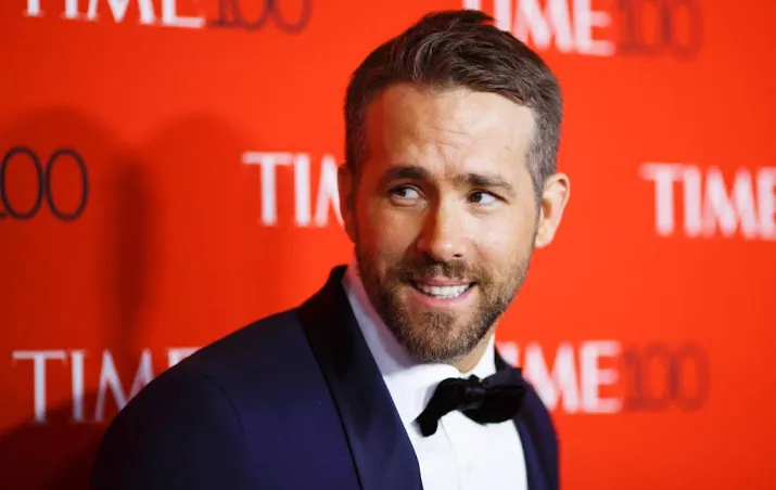 acteur reynolds steekt geld in gin