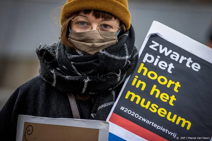 actie tegen zwarte piet op het museumplein in venlo