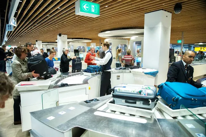 acties dreigen bij beveiligers schiphol