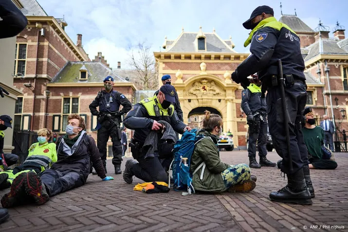 actievoerders extinction rebellion opgepakt in den haag