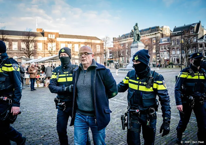 activist huig plug aangehouden bij binnenhof