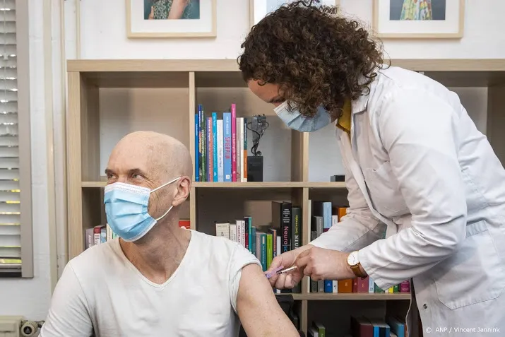 acute zorg wil vaccinatie personeel met vaccin janssen doorzetten