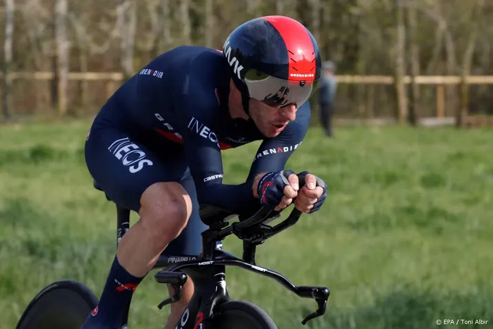 adam yates ritwinnaar en nieuwe leider in ronde van catalonie