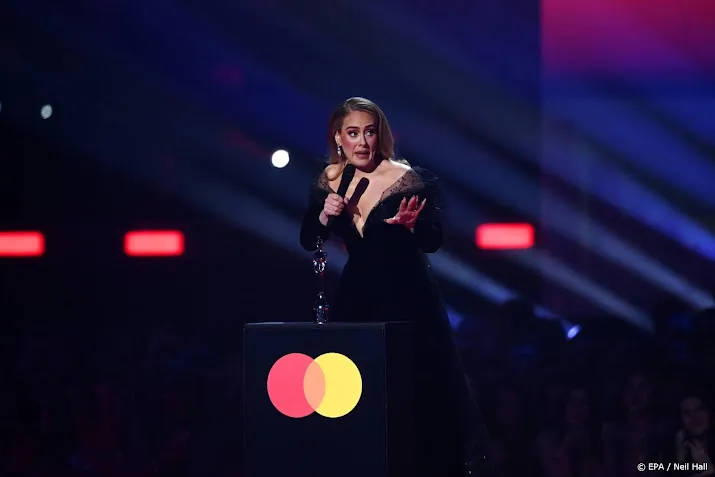 adele wint drie keer bij eerste genderneutrale brit awards
